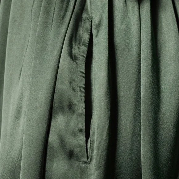 World Market NWT Mira Laurel Green Satin Floral Embroidered Kaftan Dress L/XL - Picture 3 of 6